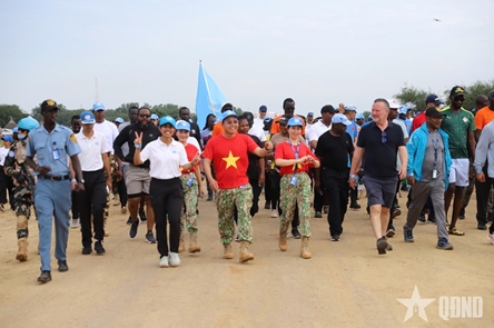 Viet Nam’s Engineering Company Rotation 5 spreads message of peace at international walkathon in Abyei